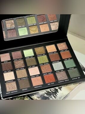 Kohl's Green & Earth Tone Eyeshadow Palette